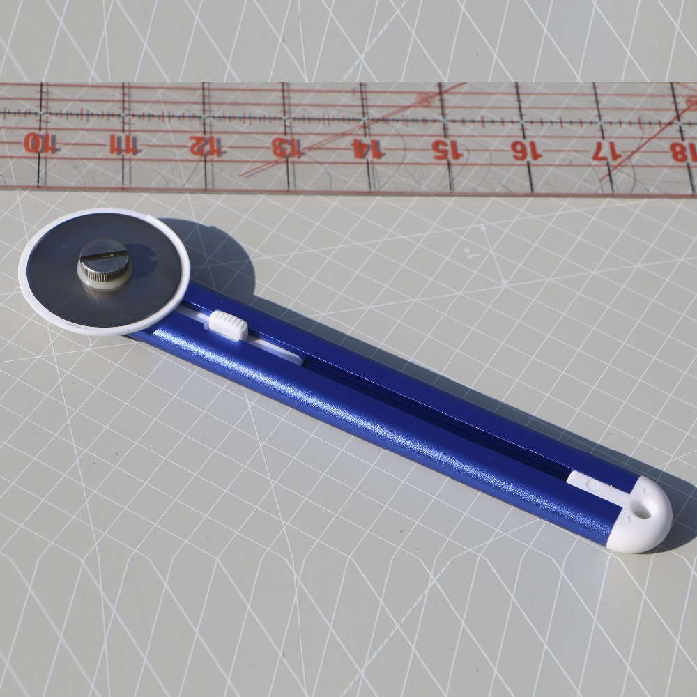 45mm布地ロータリーカッター パッチワークローラーホイール - Rotary Cutter For Fabric 45Mm のレビューと価格