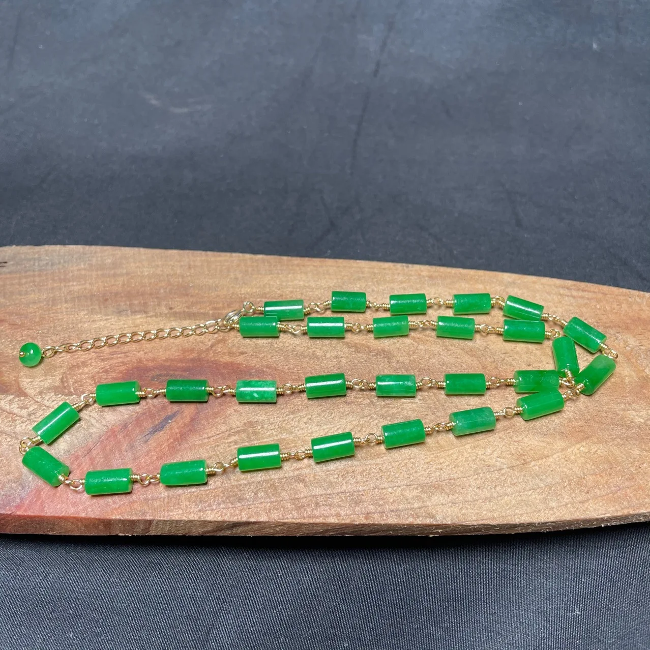 グリーン翡翠ビーズネックレスヴィンテージラッキージュエリース - Beading のレビューと価格